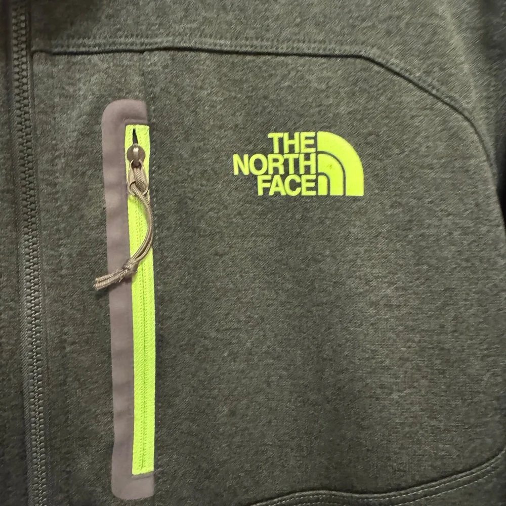 The North Face Green 1/4 Zip Pullover with Neon Yellow Details Size‎ Large